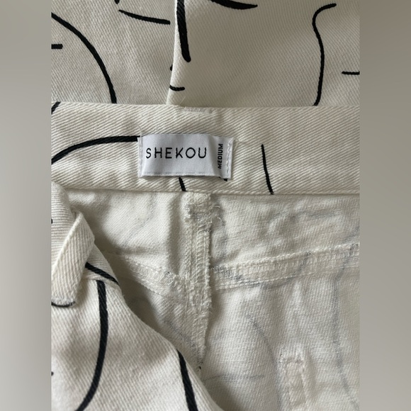 Shekou "Little Things" white denim jeans with a black abstract face print EUC - Picture 4 of 6